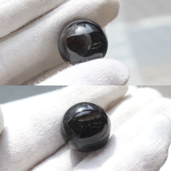 黒水晶 約18-20mm球 丸玉（天然石 パワーストーン モリオン モーリオン 球体 スフィア 父の日）を拡大して撮影